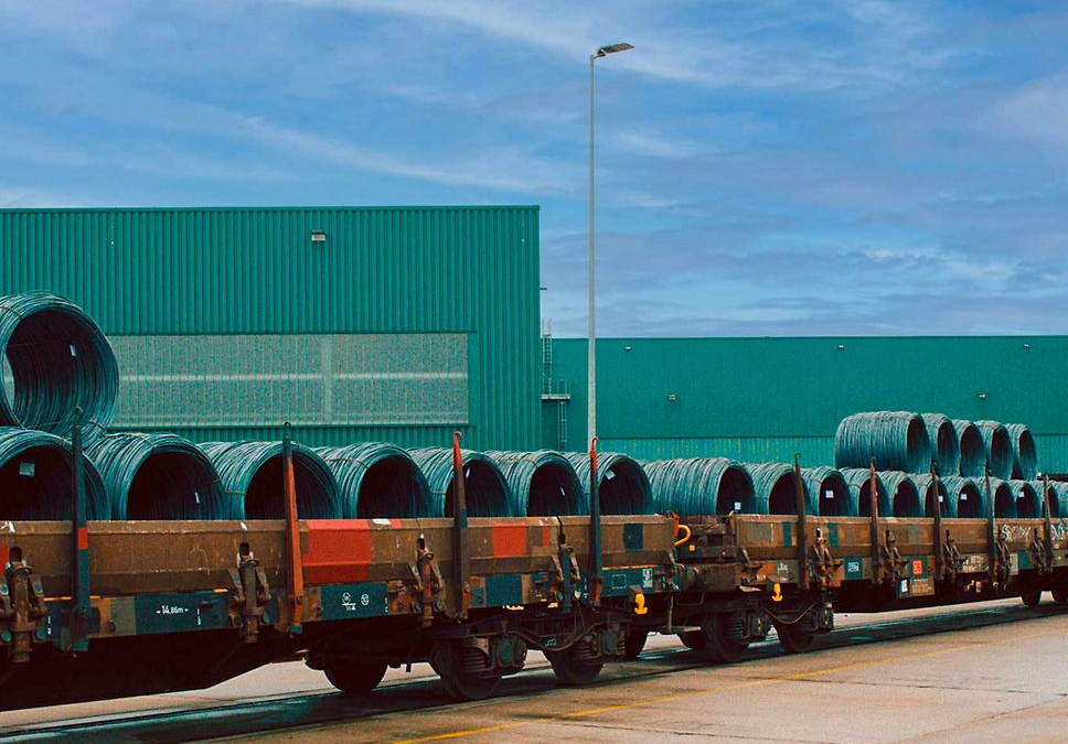 Partnerschaft mit DB Cargo: RIVA Stahl setzt auf nachhaltige Schienenlogistik