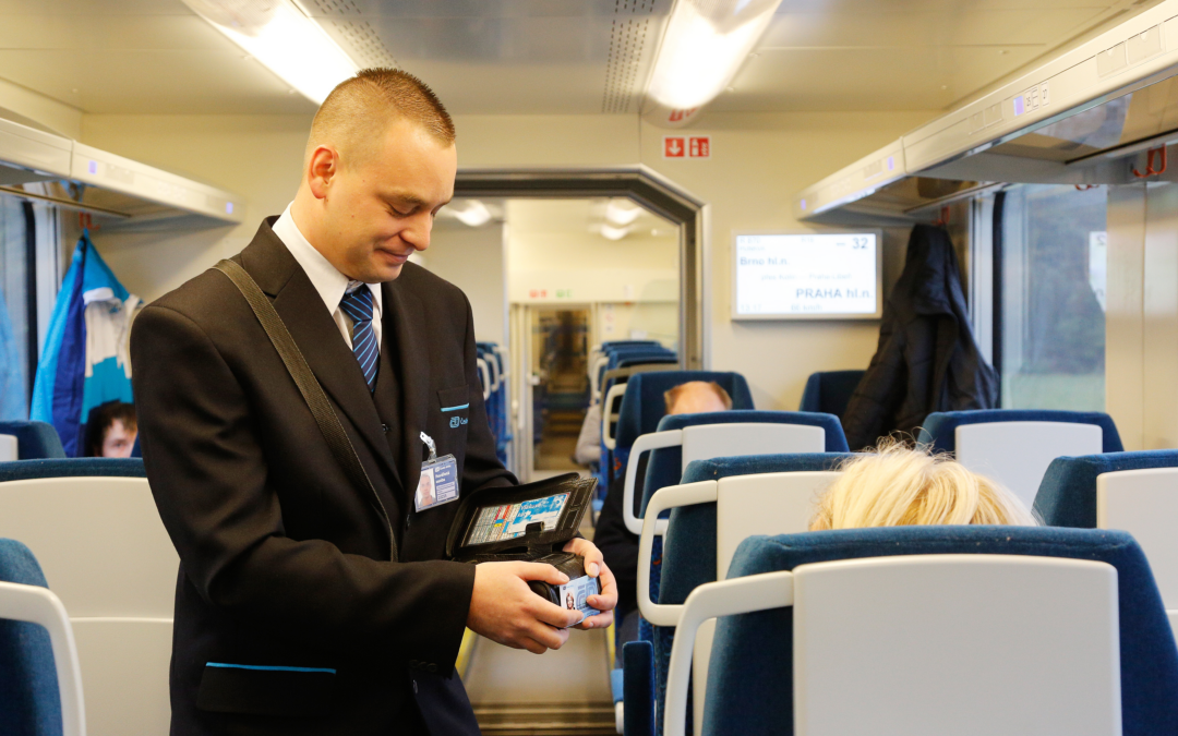 České dráhy: Polizeibeamte profitieren von vergünstigten Fahrpreisen und sollen Sicherheit im Zug verbessern