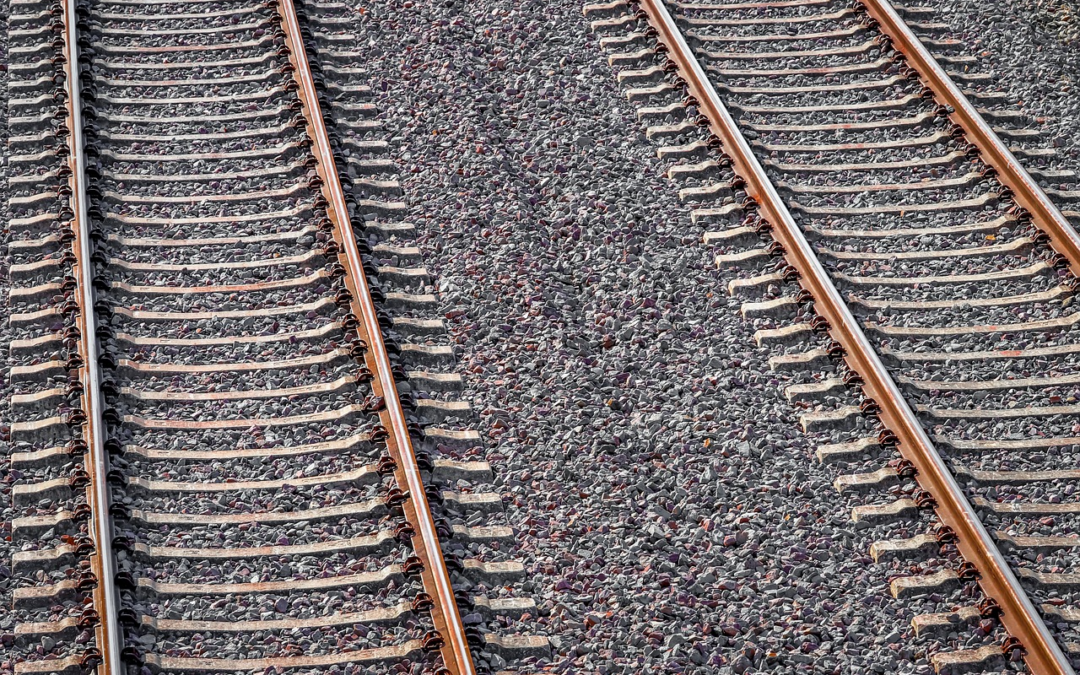 Deutsche Eisenbahnverbände warnen: Milliardenkürzung bei der Schiene gefährdet Leistungsfähigkeit und Klimaziele