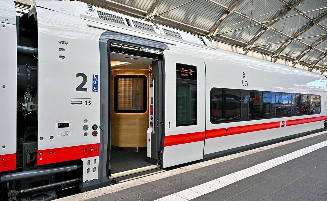 Deutsche Bahn stellt neuen ICE L mit barrierefreiem Einstieg vor