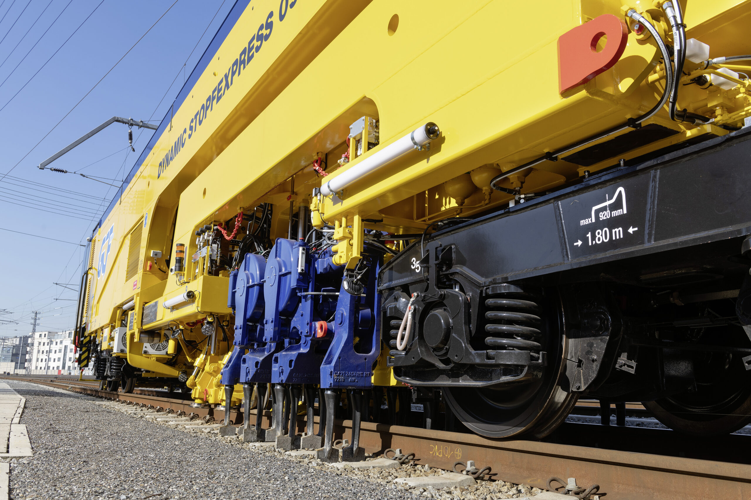 SPITZKE erweitert Maschinenflotte mit Großauftrag an Plasser & Theurer